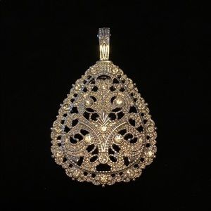 Premier Designs enhancer for necklace.